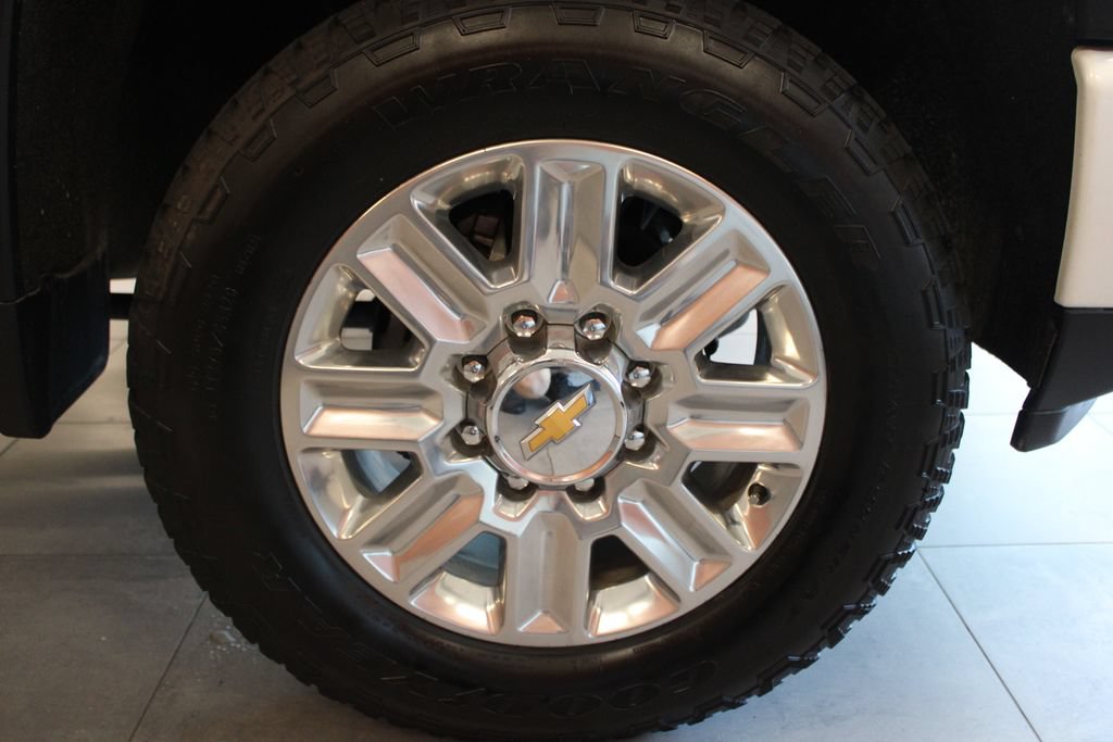 Used 2024 Chevrolet Silverado 3500 High Country w/ High Country Premium Package AWD/4WD image 12