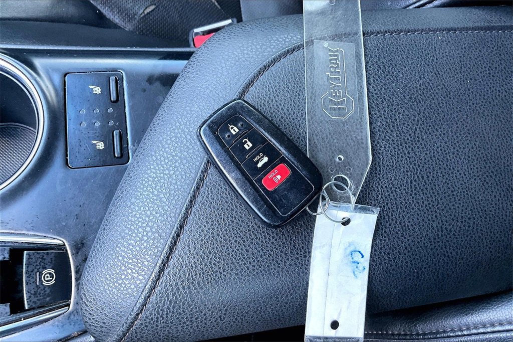 Used 2020 Toyota Camry XLE image 36