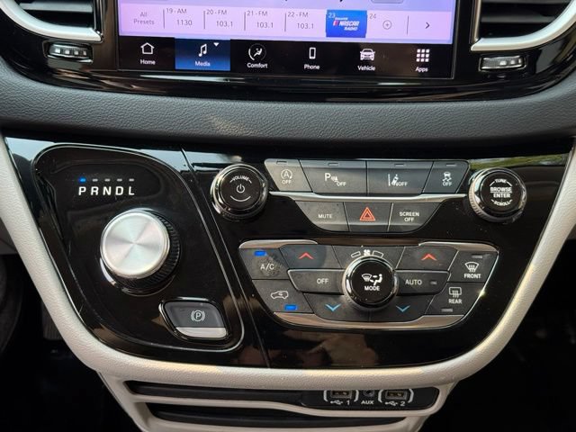 Used 2023 Chrysler Pacifica Touring-L FWD image 15
