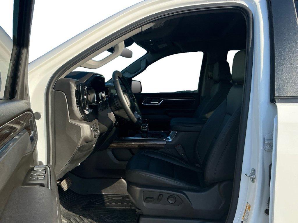 Used 2025 Chevrolet Silverado 1500 LT Trail Boss w/ Convenience Package II AWD/4WD image 14