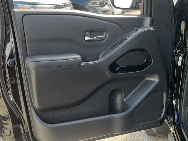 Used 2023 Nissan Frontier SV w/ Midnight Edition Package RWD image 17