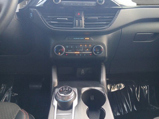 Certified 2025 Ford Escape ST-Line Select AWD/4WD image 4