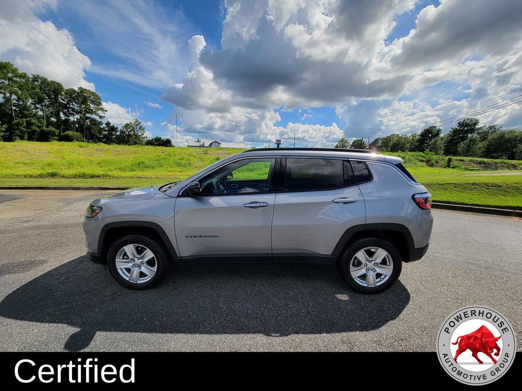 Used 2022 Jeep Compass Latitude w/ Convenience Group AWD/4WD image 3
