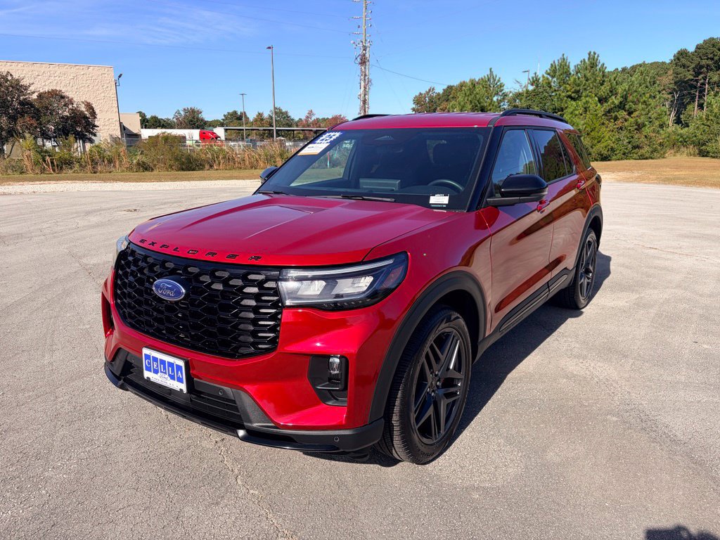 Certified 2025 Ford Explorer ST-Line w/ ST-Line Street Pack AWD/4WD image 5