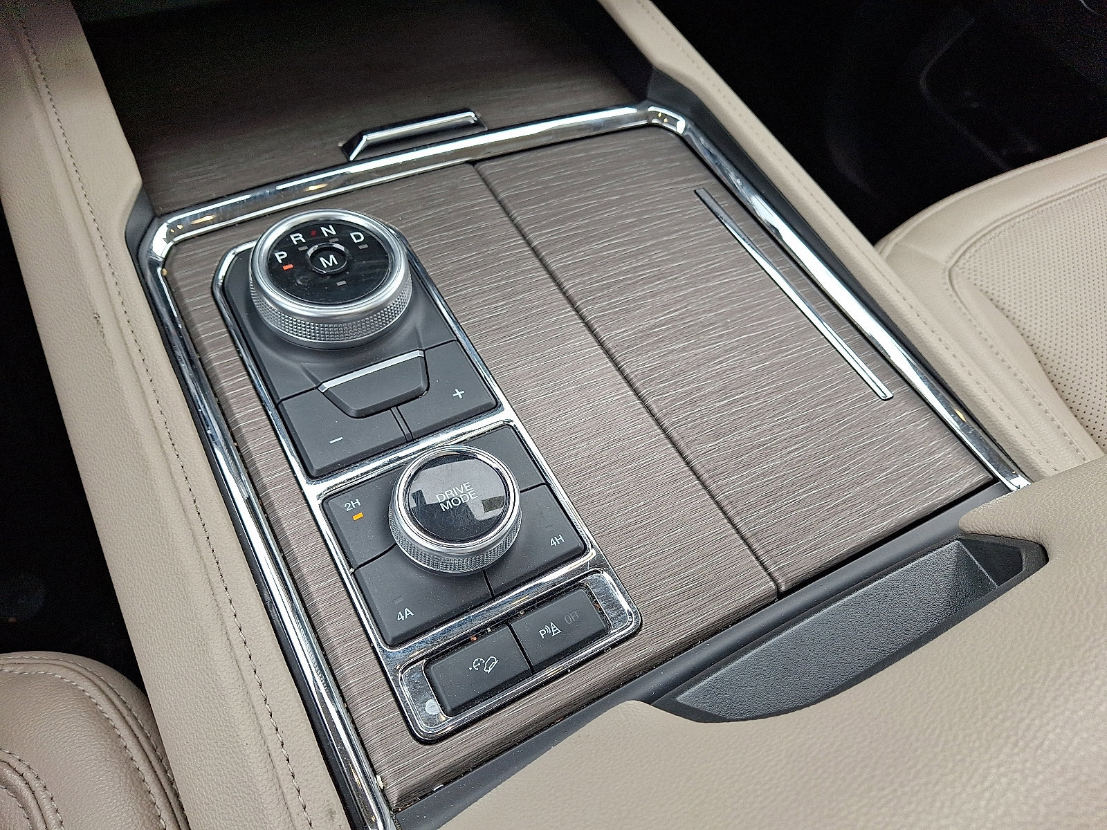 Certified 2024 Ford Expedition Limited image 18