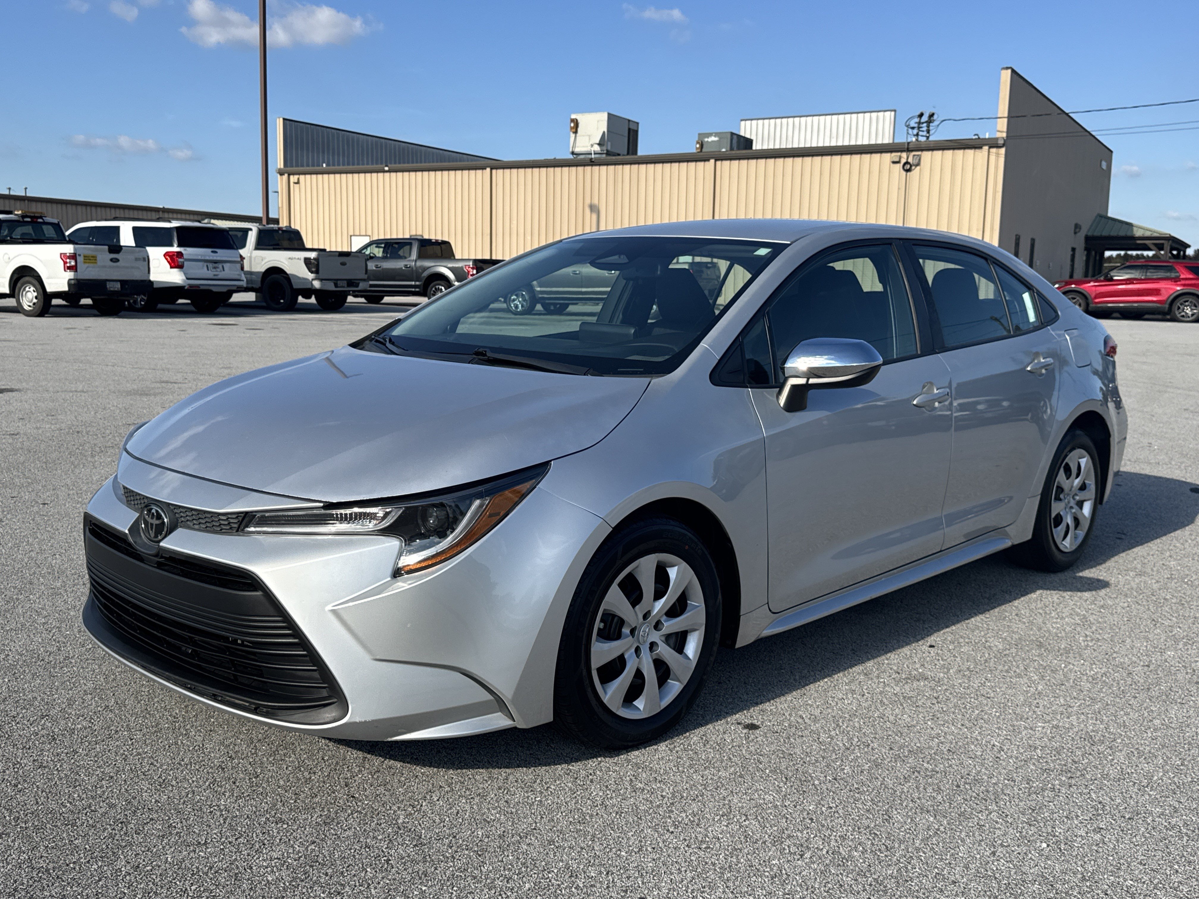 Used 2023 Toyota Corolla LE FWD image 2