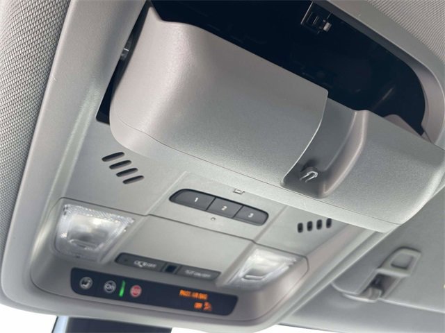 Used 2024 GMC Terrain SLT image 28