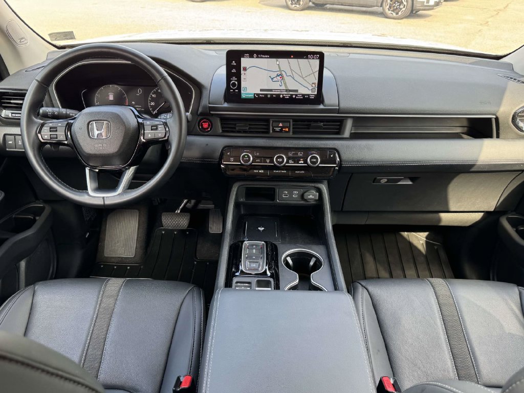 Used 2024 Honda Pilot Touring image 2