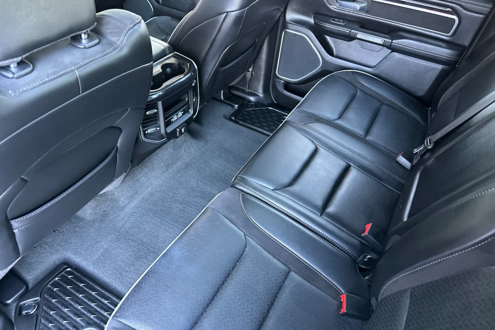 Used 2022 RAM 1500 Laramie AWD/4WD image 4