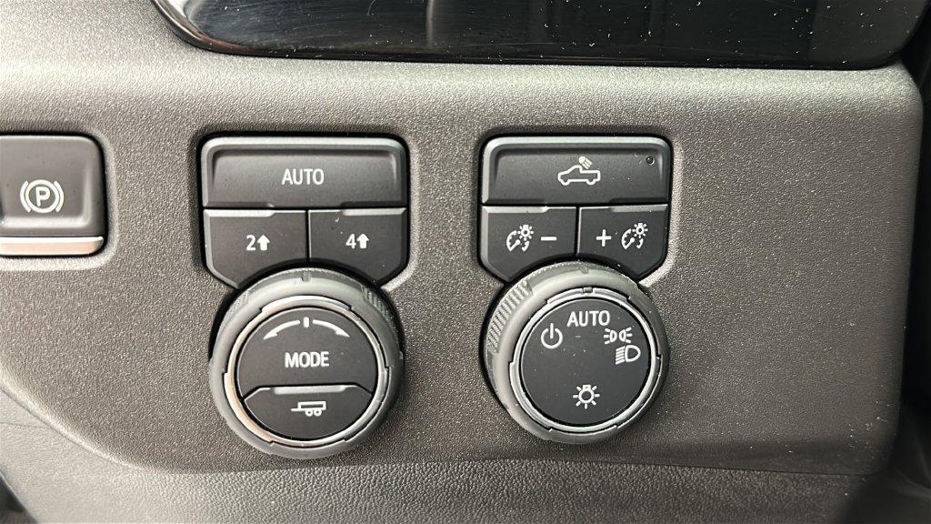 Used 2025 Chevrolet Silverado 1500 LT AWD/4WD image 23