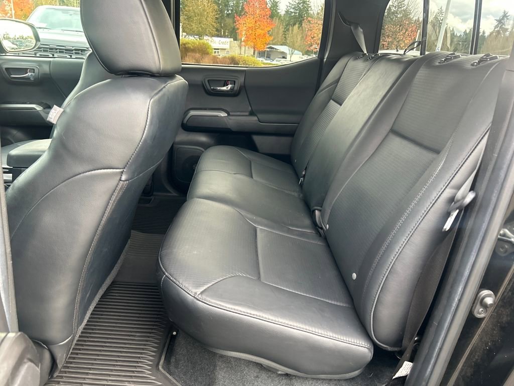 Used 2022 Toyota Tacoma TRD Off-Road image 9