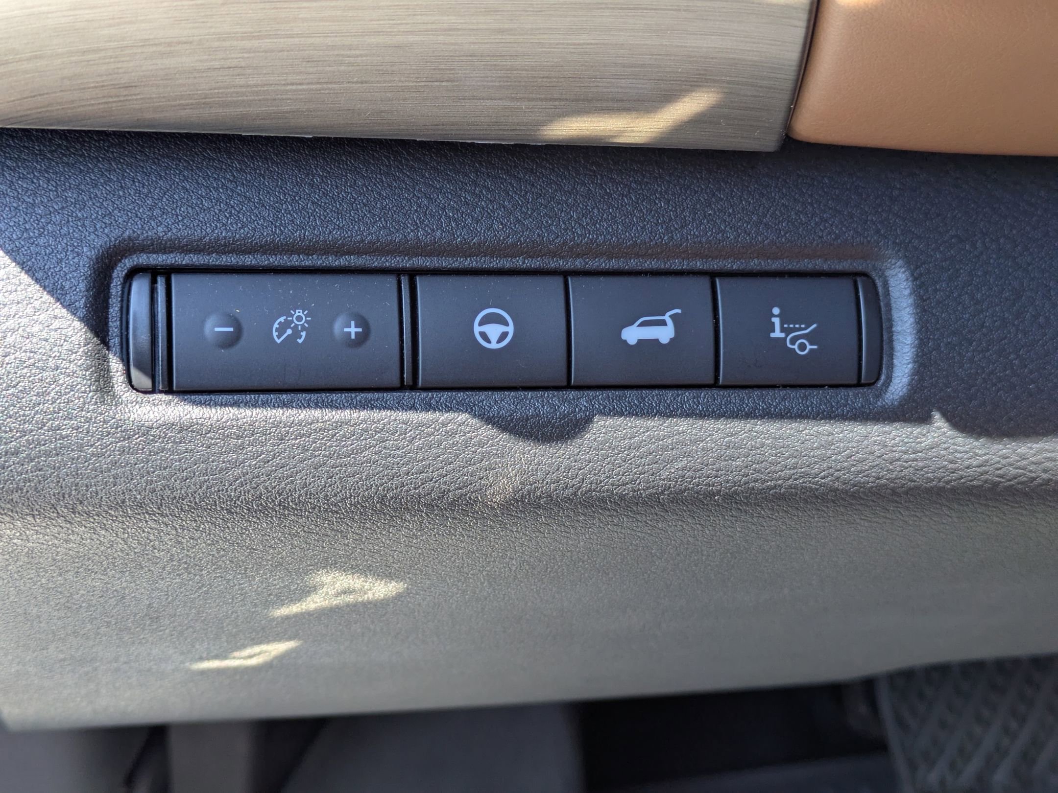 Used 2024 Nissan Pathfinder Platinum w/ Black Appearance Package FWD image 15