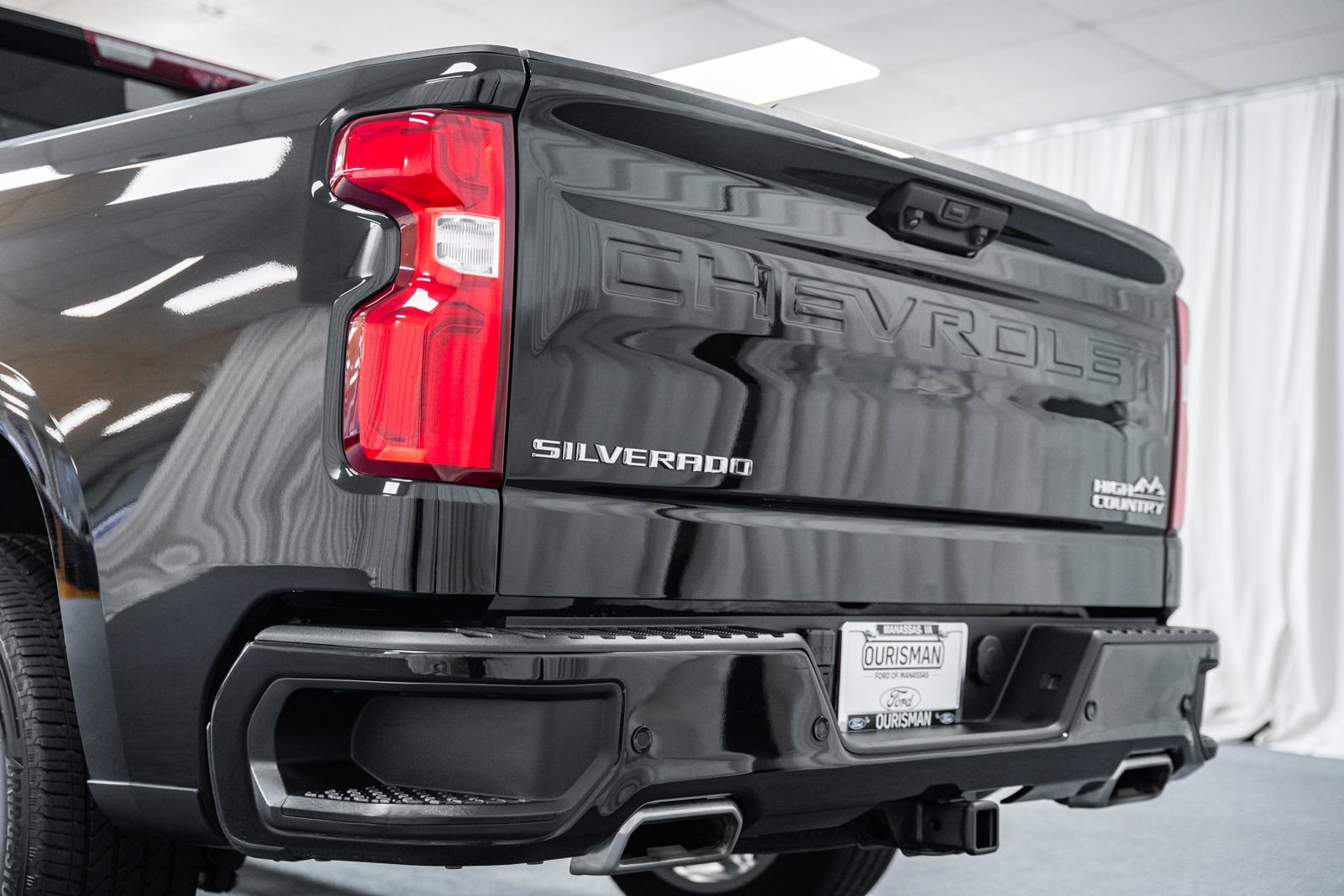 Used 2023 Chevrolet Silverado 1500 High Country w/ High Country Premium Package image 6