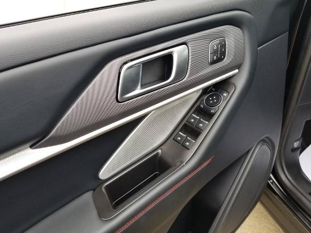 Certified 2025 Ford Explorer ST AWD/4WD image 11
