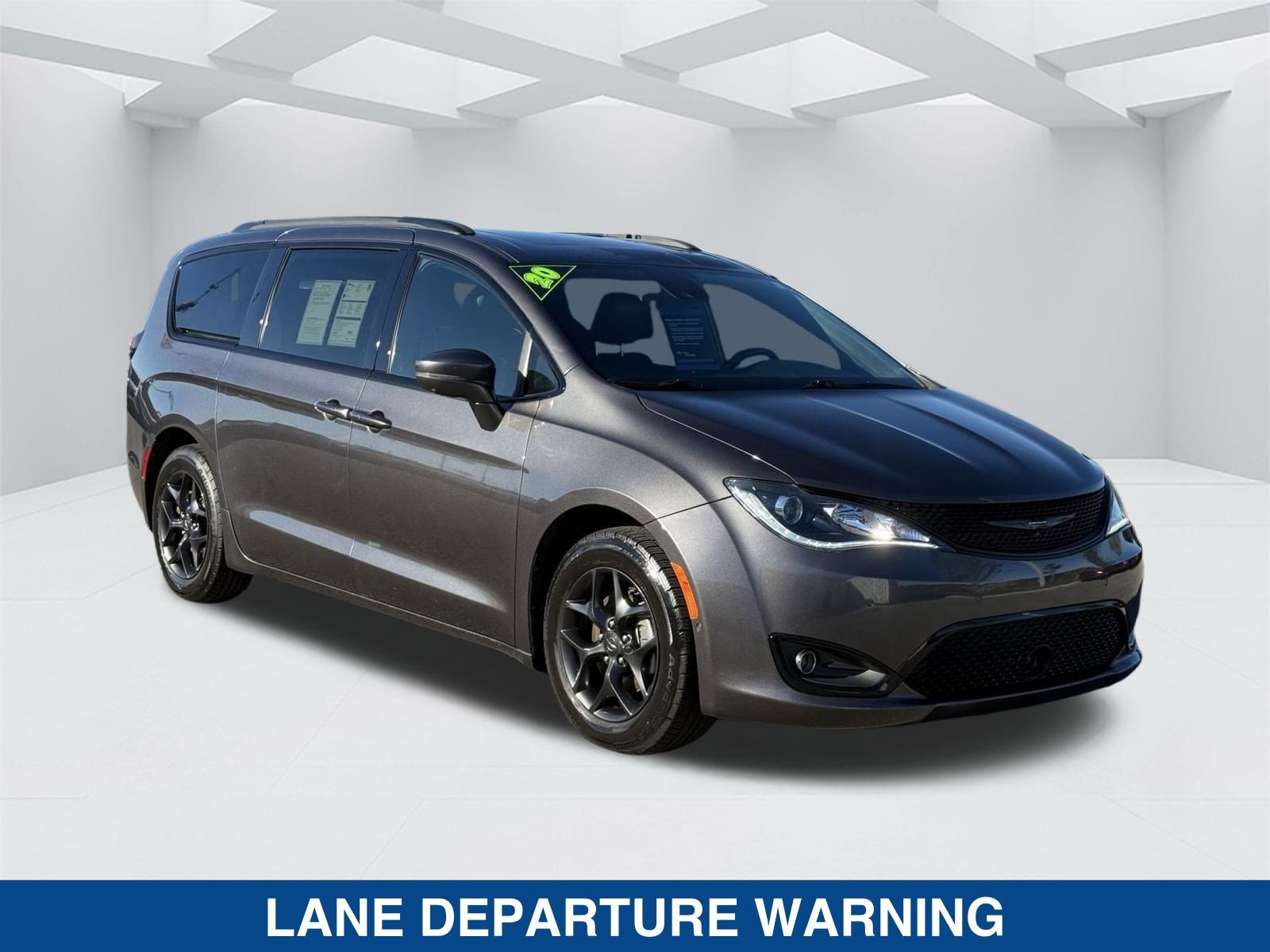 Used 2020 Chrysler Pacifica Limited w/ Advanced Safetytec Group image 2
