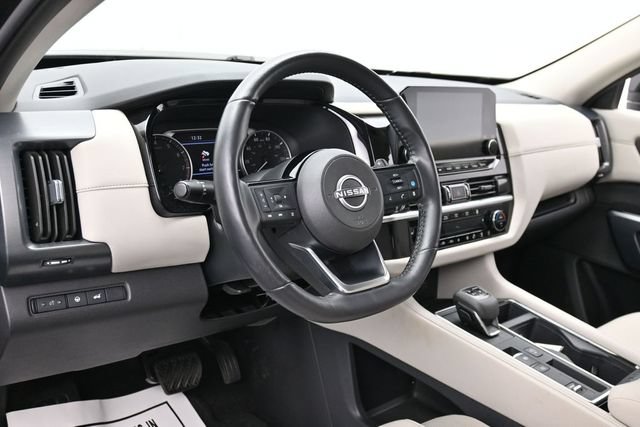 Used 2025 Nissan Pathfinder SL FWD image 15