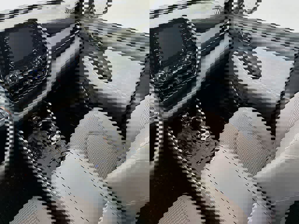 Used 2020 Toyota Highlander L image 14