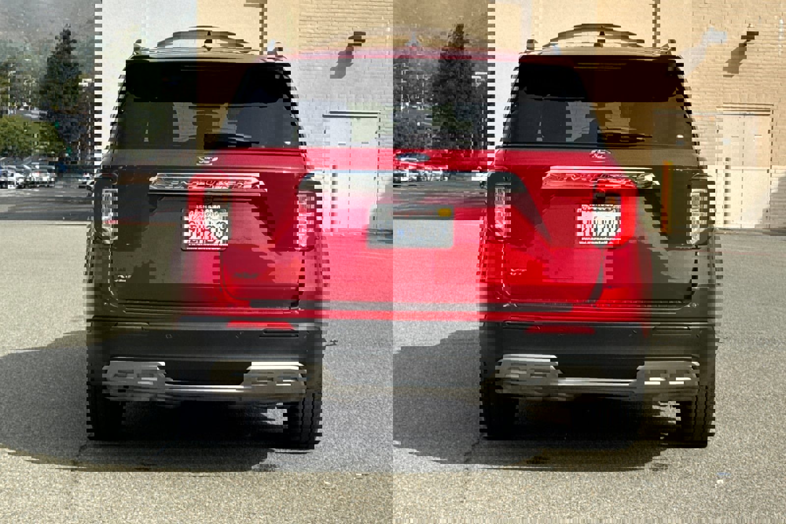 Certified 2022 Ford Explorer XLT w/ Equipment Group 202A image 5