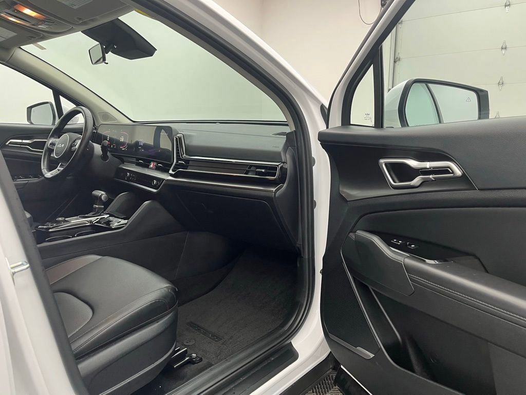 Used 2025 Kia Sportage EX image 23
