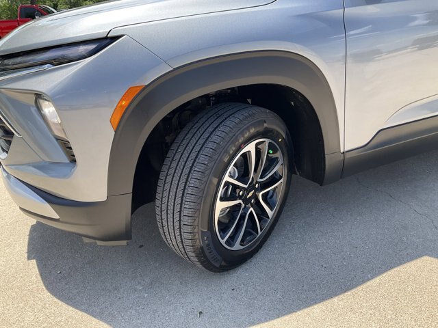 Used 2025 Chevrolet TrailBlazer LT AWD/4WD image 18