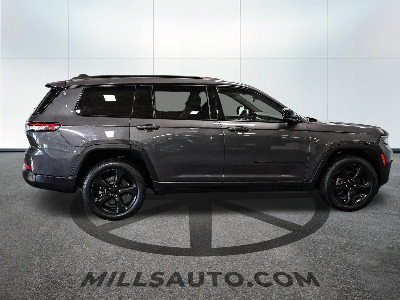 Used 2022 Jeep Grand Cherokee L Laredo AWD/4WD image 9