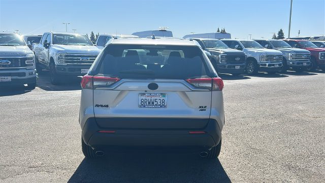 Used 2020 Toyota RAV4 XLE w/ All Weather Liner Package AWD/4WD image 4