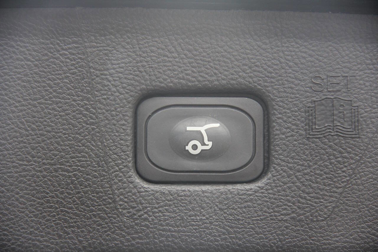Certified 2024 Ford Edge SEL w/ Convenience Package AWD/4WD image 11