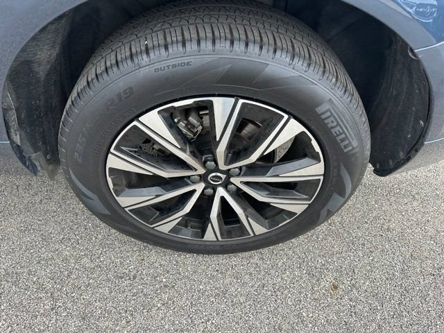 Used 2025 Volvo XC60 B5 Plus AWD/4WD image 7