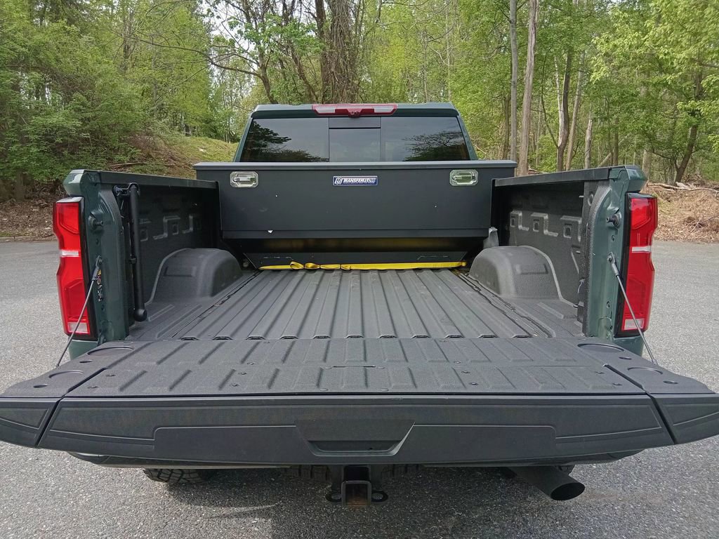 Used 2025 Chevrolet Silverado 2500 ZR2 w/ Technology Package image 10