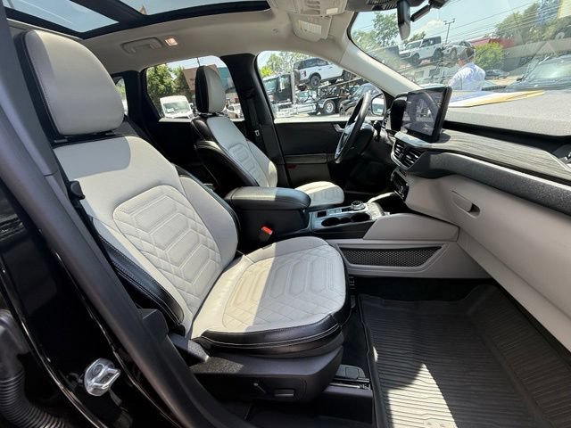 Certified 2023 Ford Escape Platinum w/ Premium Technology Package AWD/4WD image 16