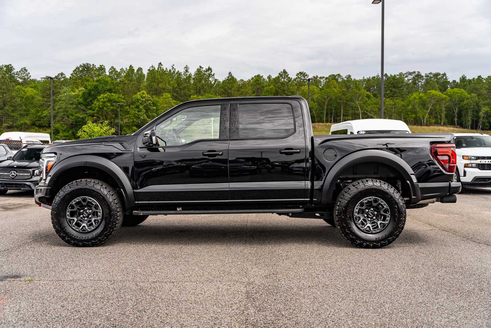 Certified 2025 Ford F150 Raptor w/ Equipment Group 803A Raptor R AWD/4WD image 7