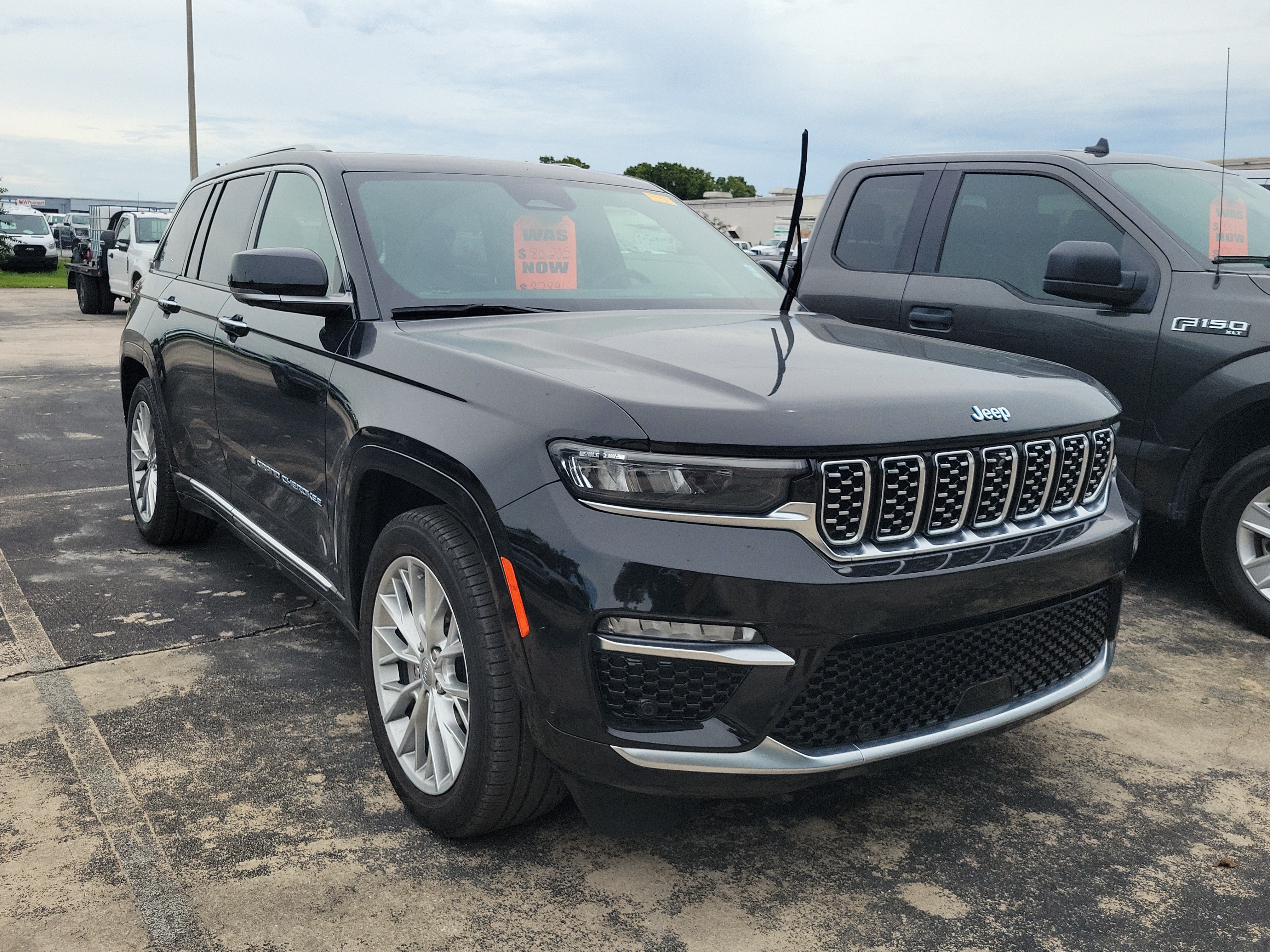 Used 2024 Jeep Grand Cherokee Summit w/ Advanced Protech Group IV AWD/4WD image 6