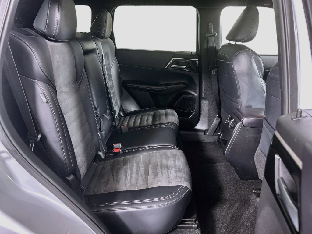 Used 2024 Mitsubishi Outlander AWD image 33