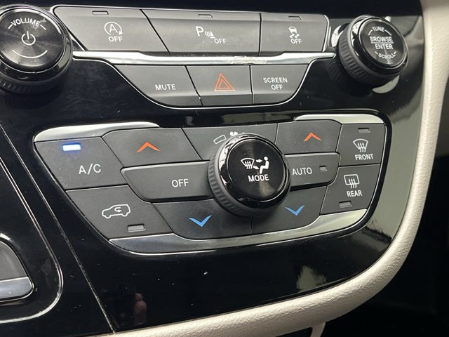 Used 2019 Chrysler Pacifica Touring-L FWD image 21