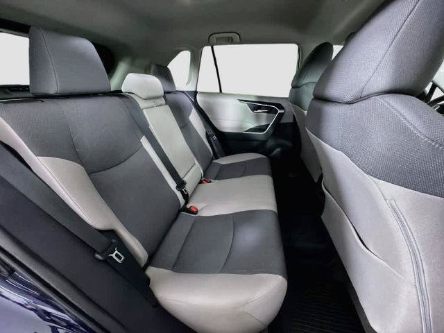 Used 2025 Toyota RAV4 XLE FWD image 31