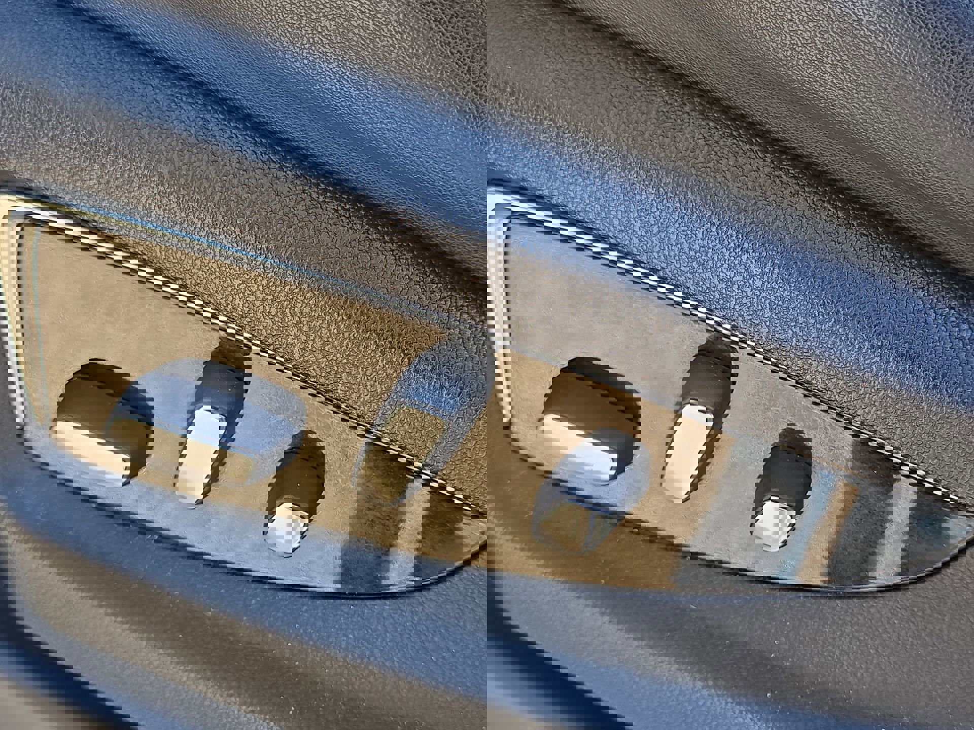 Used 2017 Cadillac Escalade Luxury image 12