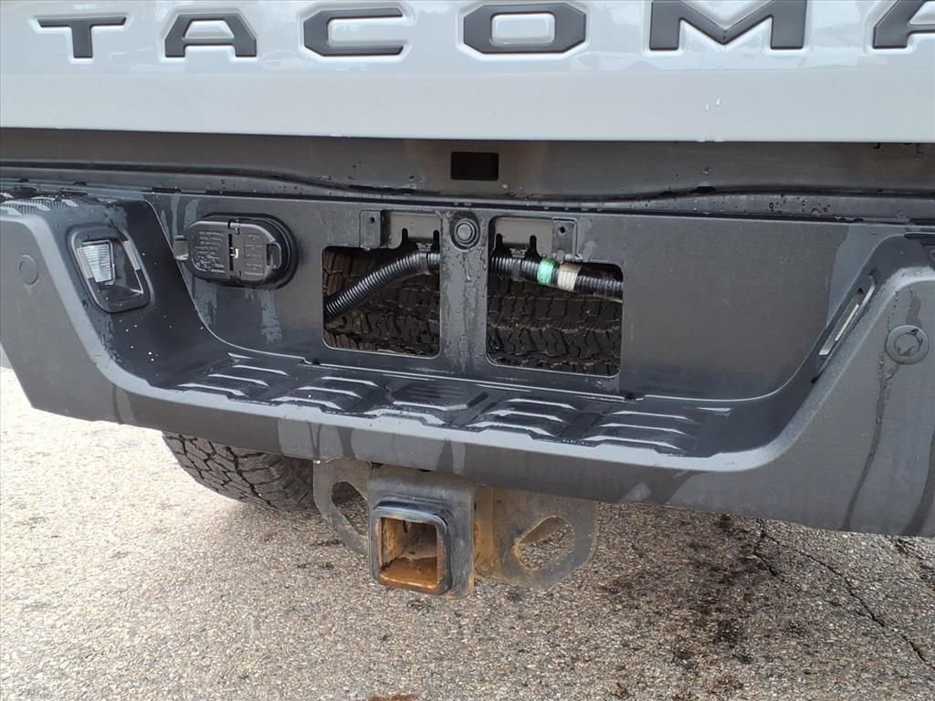 Used 2021 Toyota Tacoma TRD Off-Road w/ Technology Package image 10