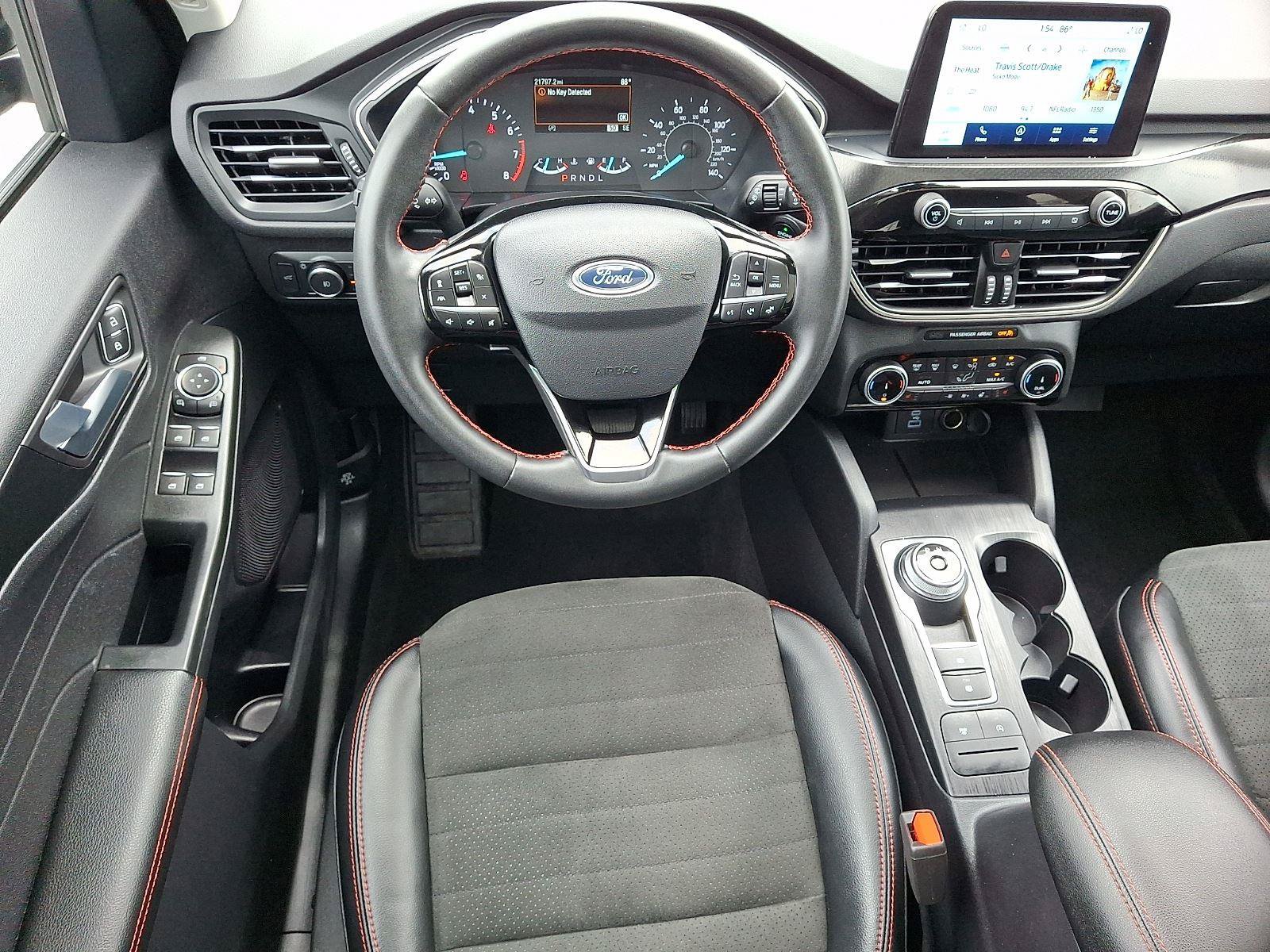 Certified 2022 Ford Escape SEL w/ SEL Stealth AWD Package image 11