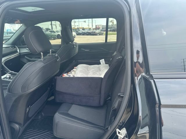 Used 2024 Jeep Grand Cherokee Laredo X w/ Luxury Tech Group I AWD/4WD image 7