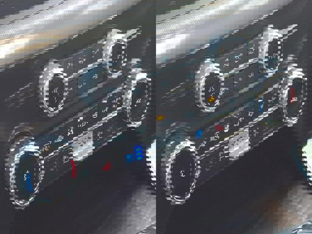 Certified 2024 Ford F150 Lariat w/ FX4 Off-Road Package image 26