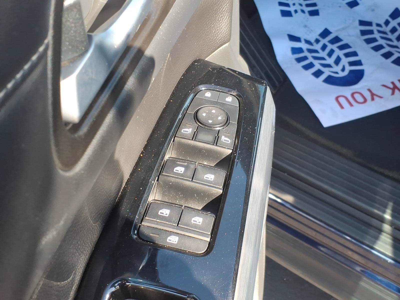 Used 2025 Nissan Pathfinder SL FWD image 21