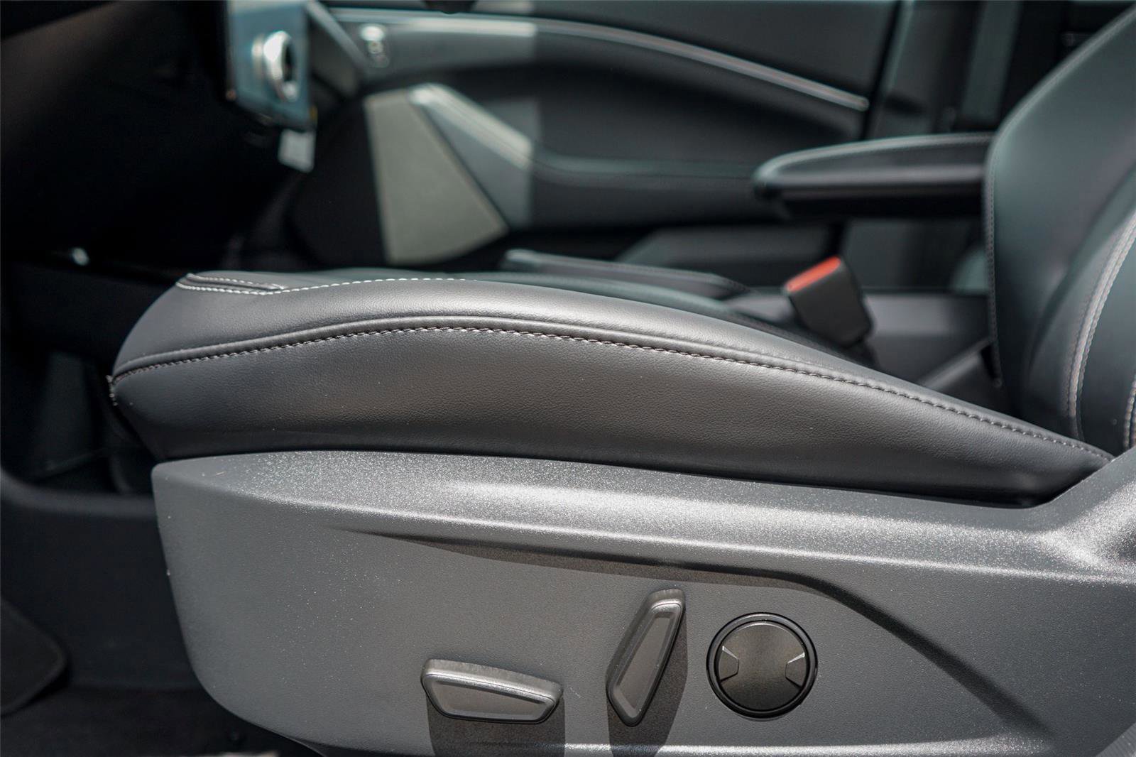 Certified 2025 Ford Mustang Mach-E Select image 21