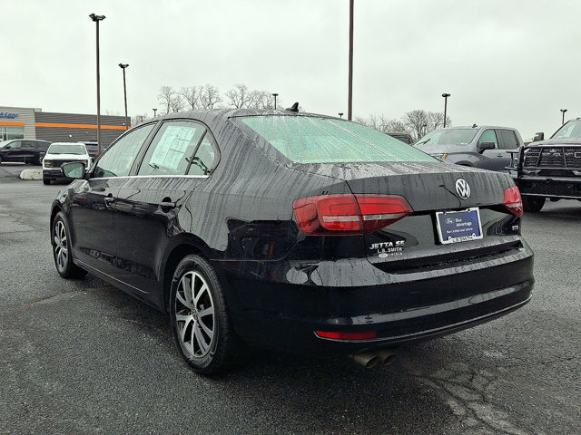 Used 2017 Volkswagen Jetta SE image 2