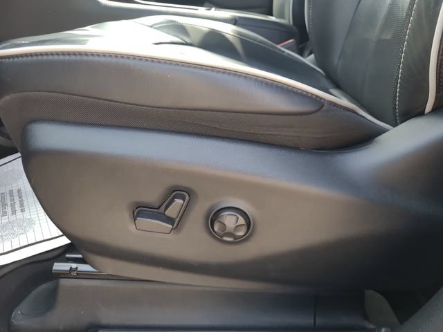 Used 2025 Chrysler Pacifica Limited FWD image 23