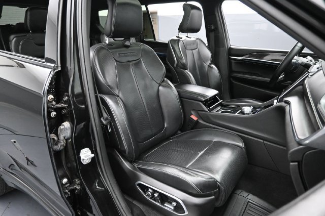 Used 2021 Jeep Grand Cherokee L Overland w/ Luxury Tech Group IV AWD/4WD image 31