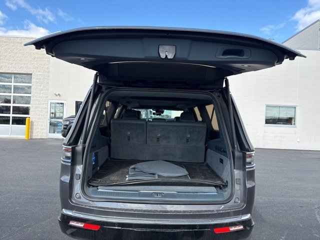 Used 2023 Jeep Grand Wagoneer L Series II w/ Premium Group II image 6