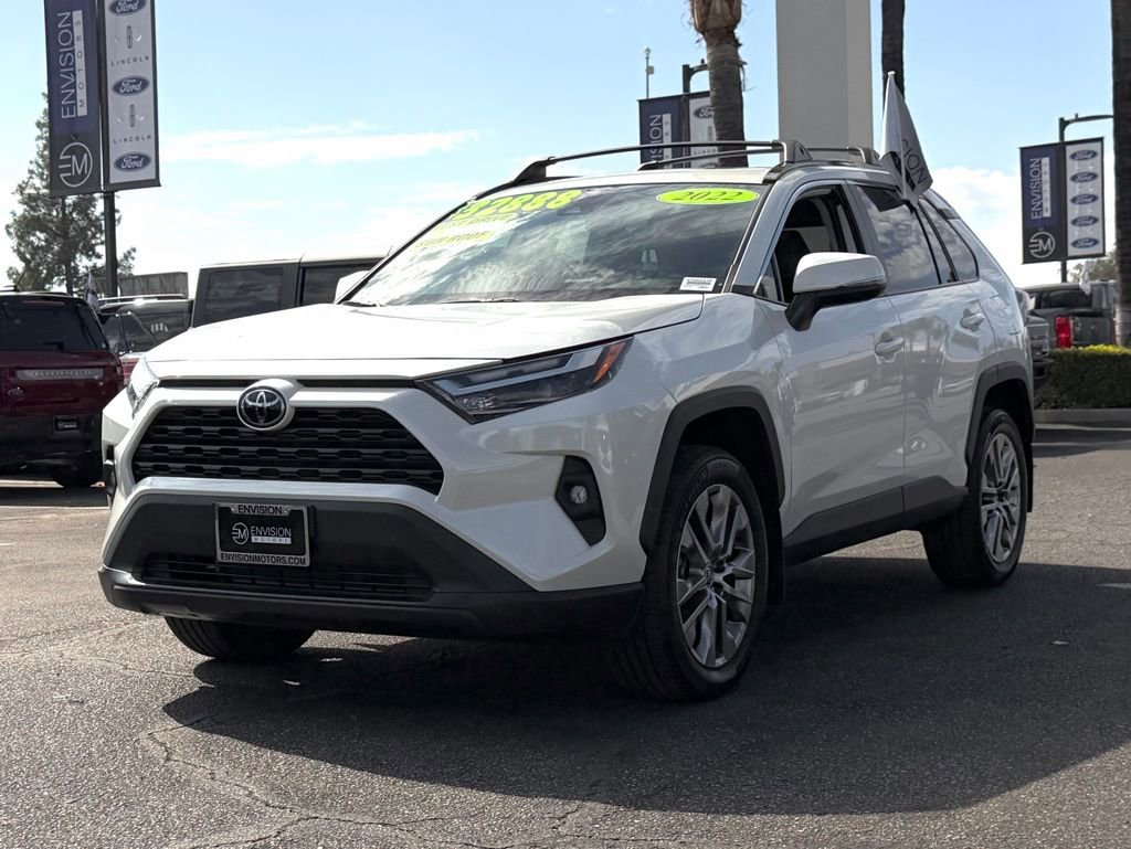Used 2022 Toyota RAV4 XLE Premium image 4
