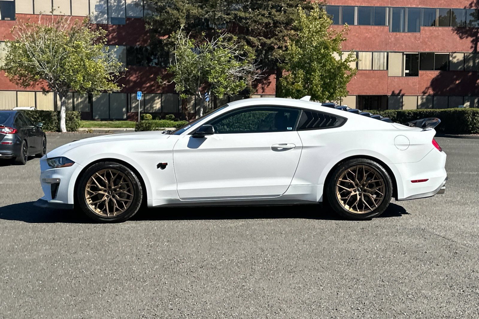 Certified 2020 Ford Mustang Premium RWD image 7