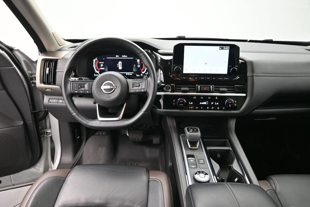 Used 2023 Nissan Pathfinder Platinum AWD/4WD image 21