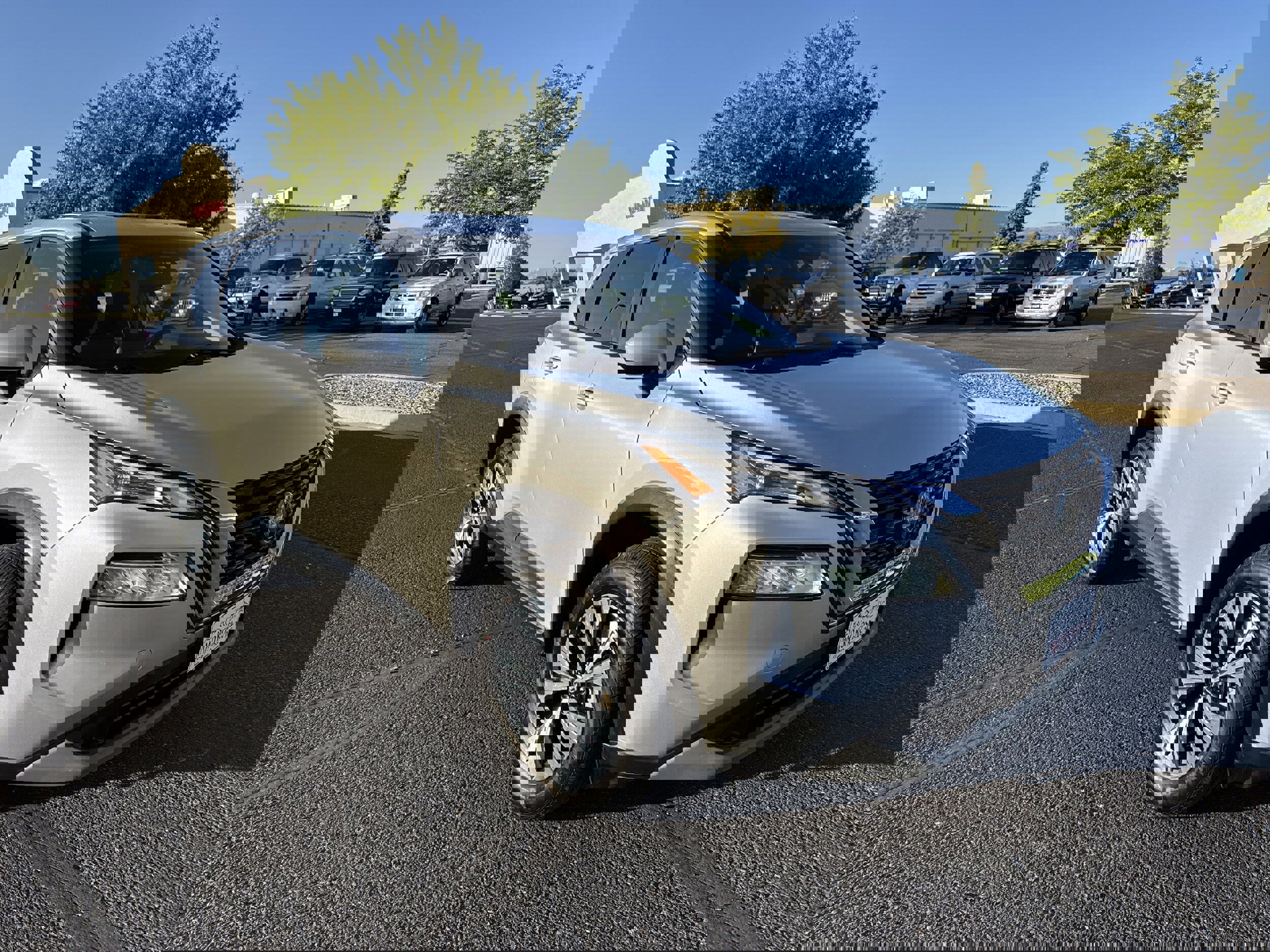 Used 2023 Nissan Rogue SV image 6